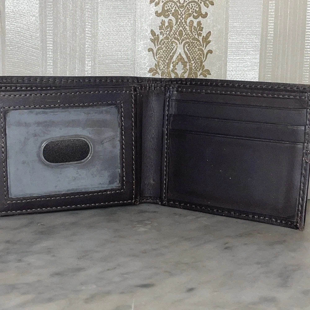Dickies Men's Brown Genuine Leather Bifold Wallet